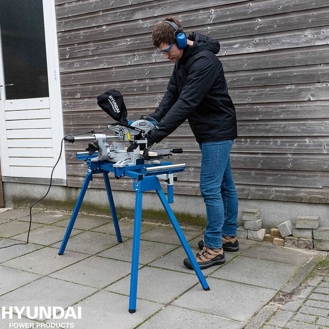 Brico Hyundai Verstek- En Afkortzaag + Accessoires Radiaal 1500W Sale