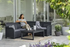 Keter Hoekbank Loungeset Rosalie + Tuintafel Lyon-Brico