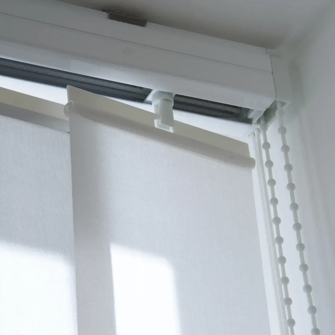 Madeco 4115 Verticale Lamellen Compleet Lichtdoorlatend Wit 12,7 X 260 Cm + Rail 150 Cm-Brico Online